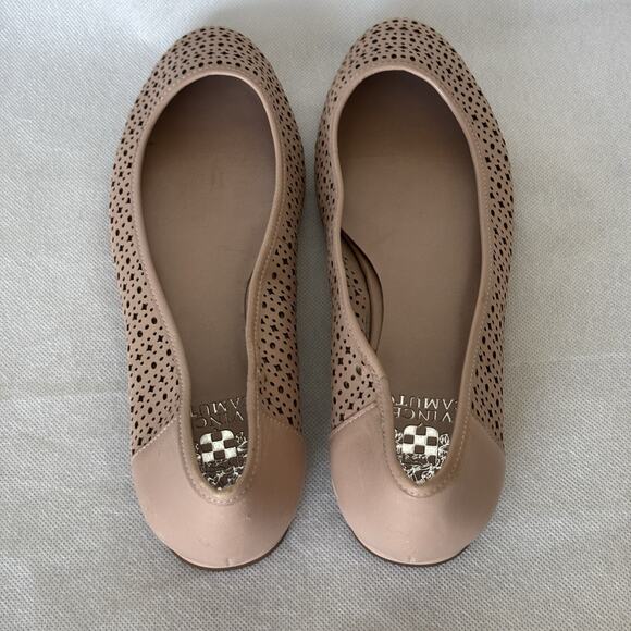 Vince Camuto Slip On Flats Sz 9M breathable cutout detail Taupe - Picture 5 of 14